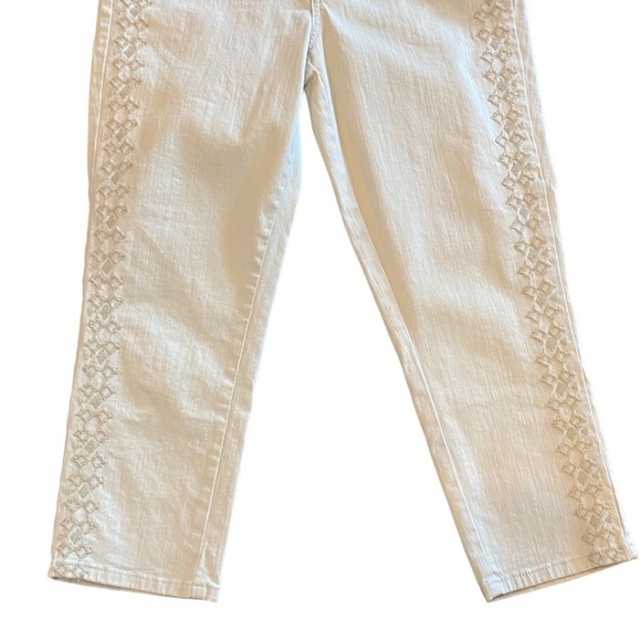 NYDJ Alina Skinny Embroidered Capri Jeans Lift Tuck Size 2 - Picture 5 of 12
